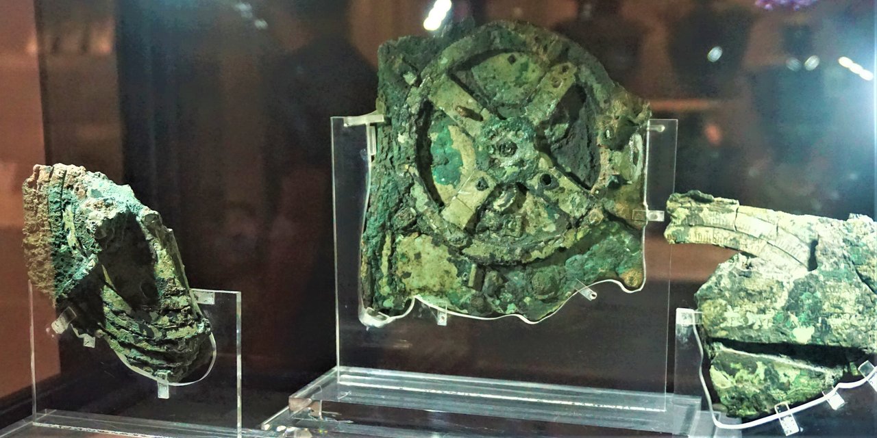 Fragment A of the Antikythera Mechanism, a corroded bronze block with visible gear wheels, on display at the National Archaeological Museum in Athens