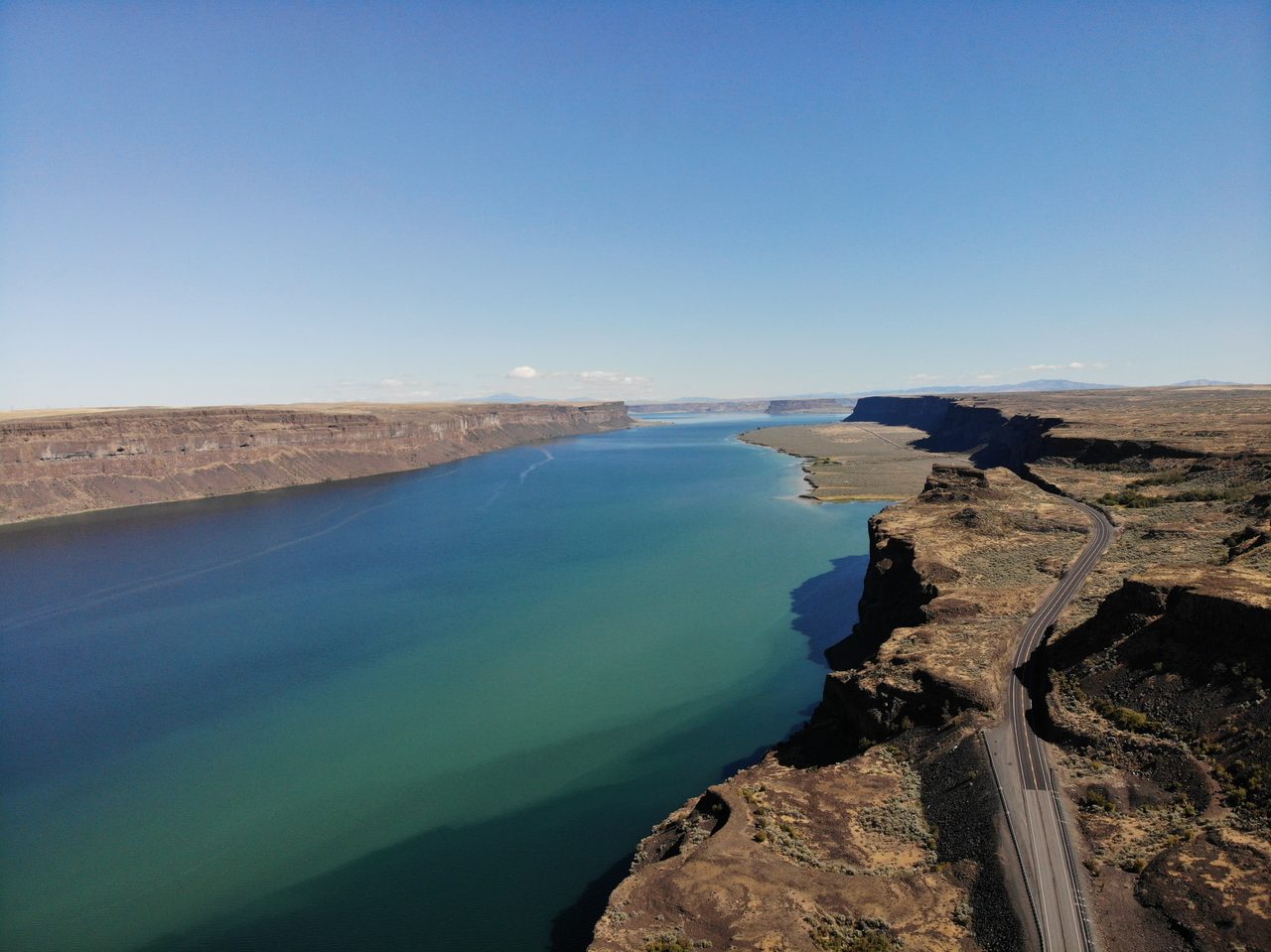 Grand Coulee and Steamboat Rock, a basalt butte standing on the floor of the flood carved canyon in eastern Washington