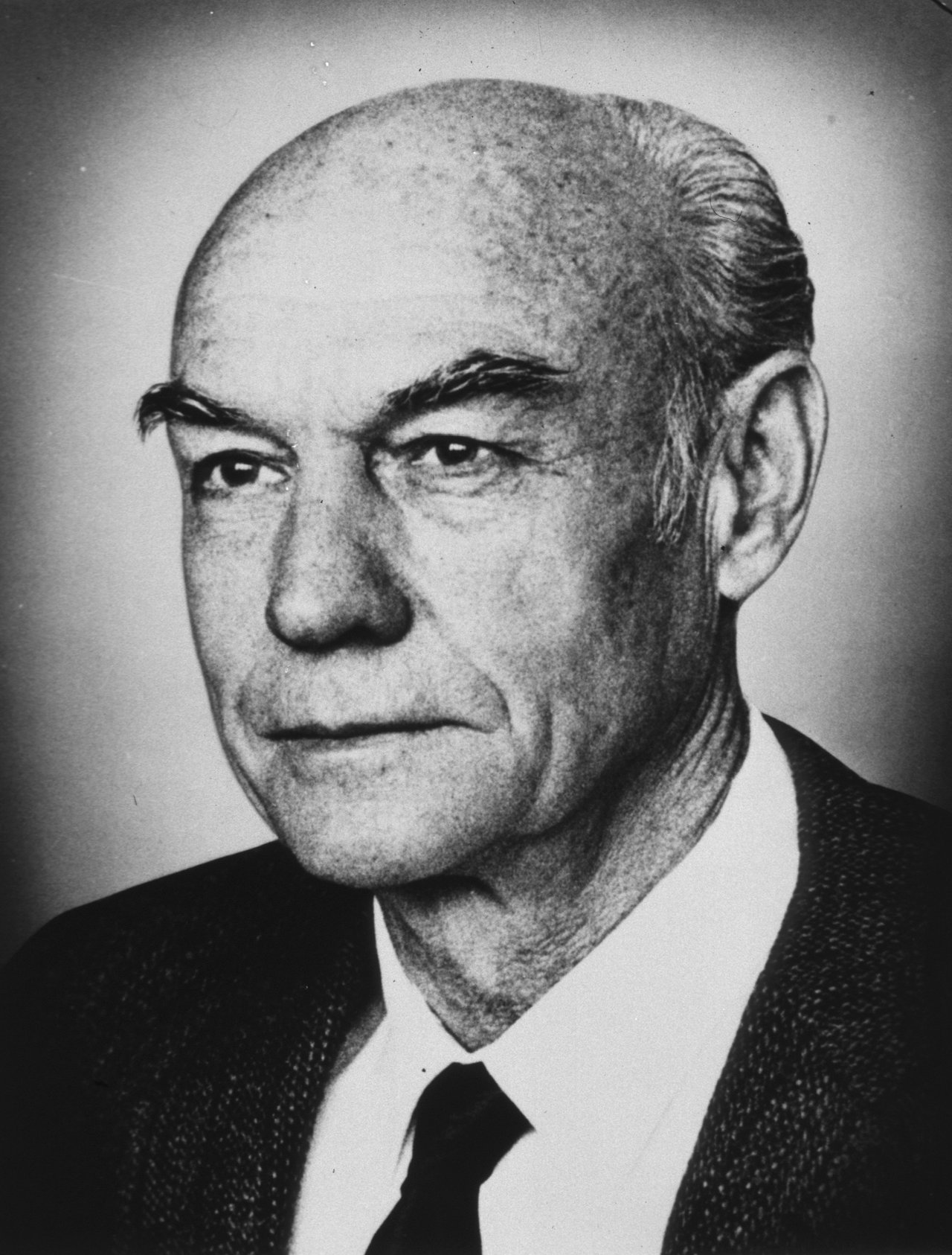 A formal head-and-shoulders portrait photograph of the neuropsychologist Roger Wolcott Sperry